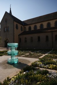 Münster mit Brunnen